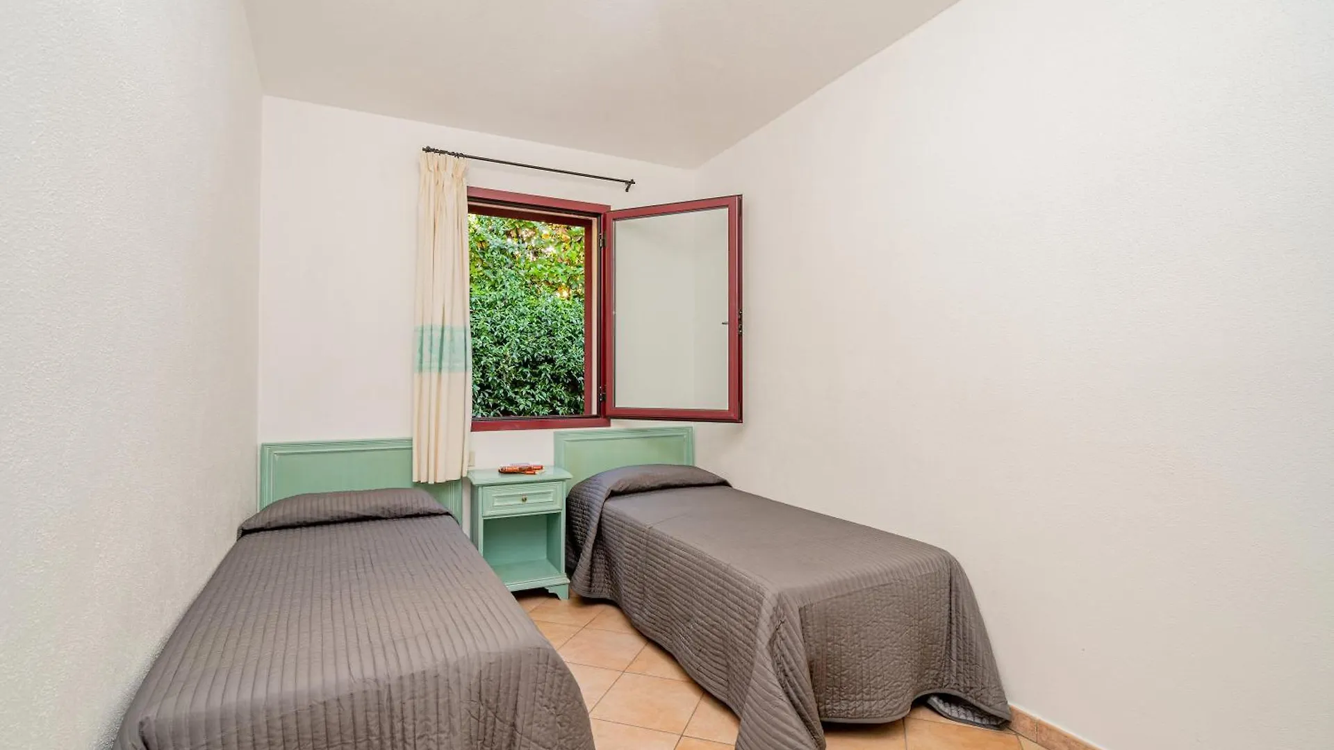 Apartmanhotel Isa-Residence With Swimming-Pool In Cala Girgolu, Apartments With Private Outdoor Area Monte Petrosu
