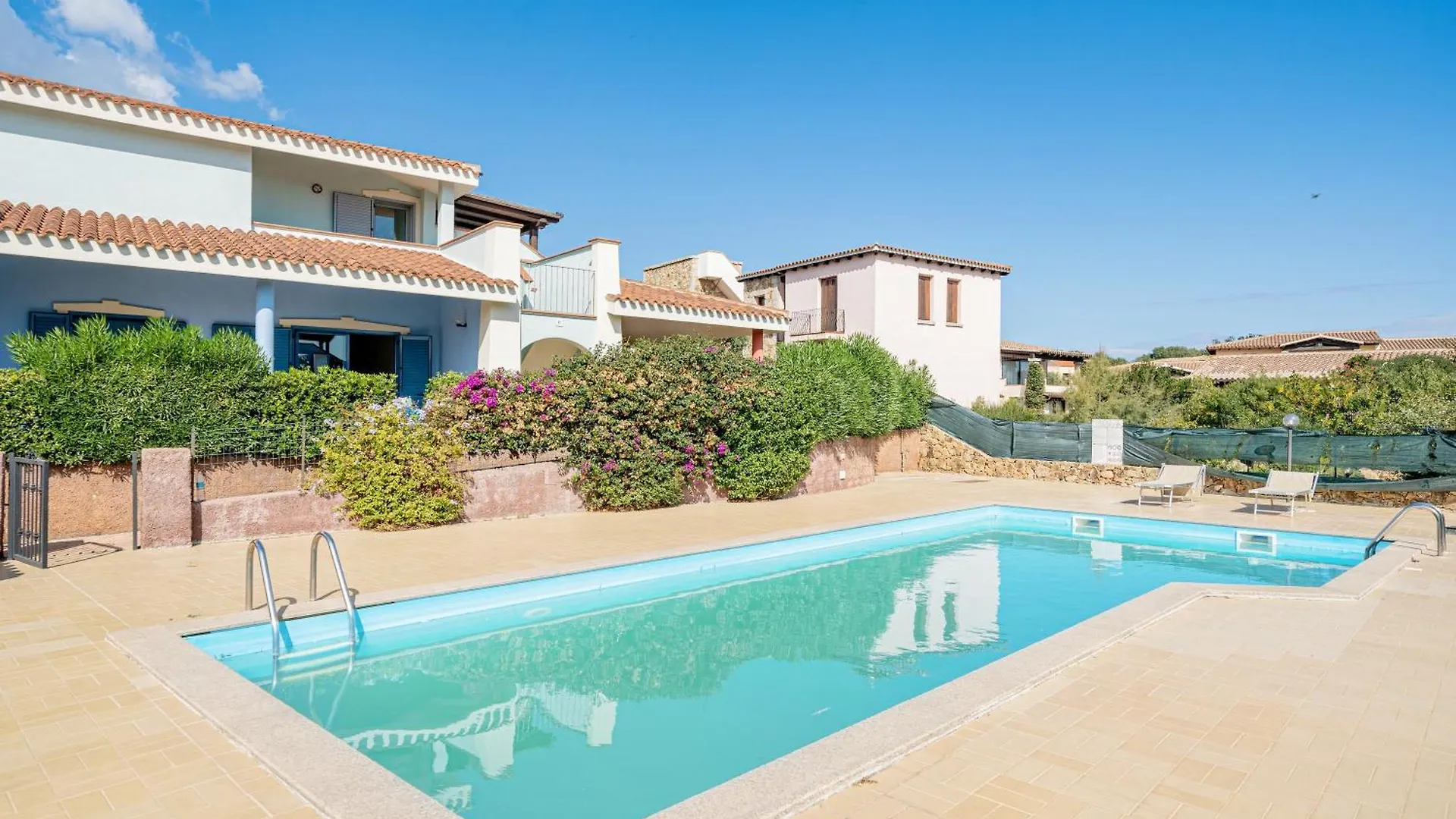 Isa-Residence With Swimming-Pool In Cala Girgolu, Apartments With Private Outdoor Area Monte Petrosu 0*,